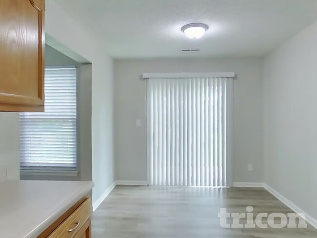 Photo - 2880 Lakestream Dr