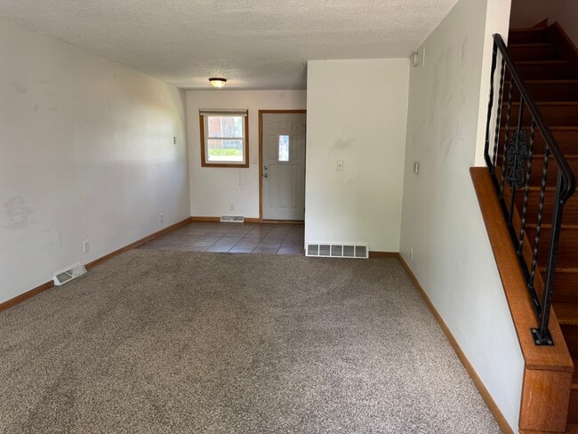 Photo - 18 Parkview Dr Unit F