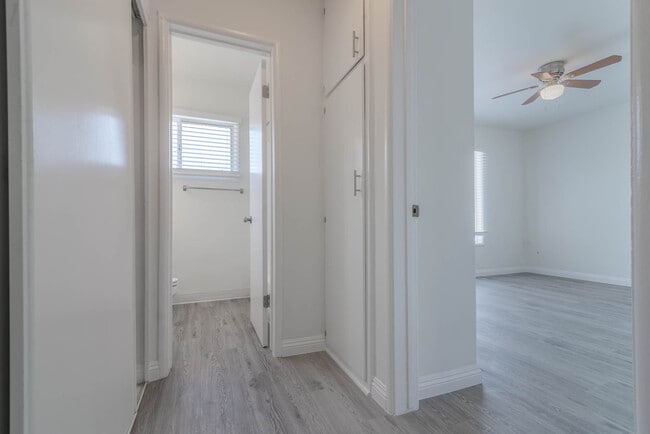 Photo - 3155 Geneva St