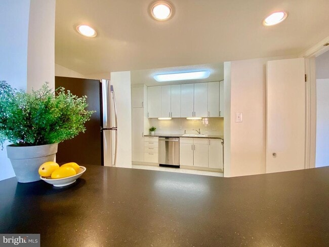 Building Photo - 3800 Fairfax Dr Unit 302 Rental
