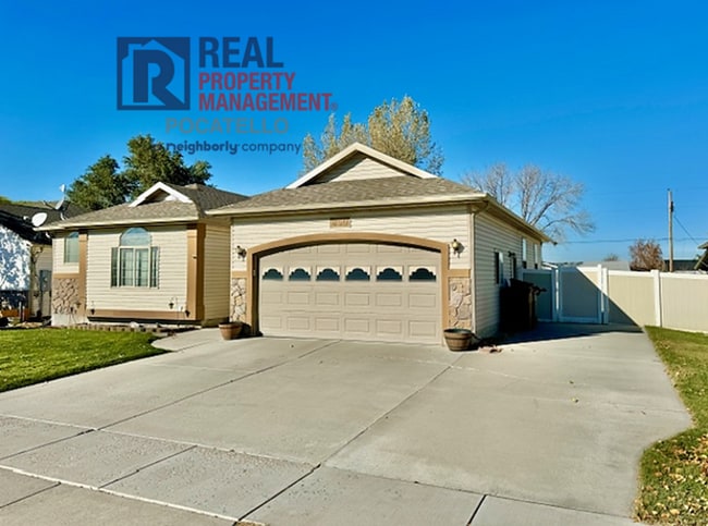 Photo - Beautiful 4 bedroom 3 bath house - attached garage