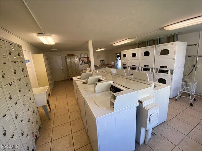 Building Photo - 2828 Jackson St Unit F-7 Rental