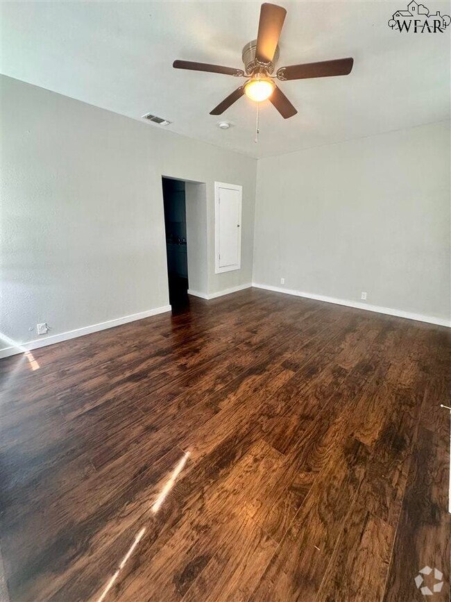 Building Photo - 2142 Avenue E Rental