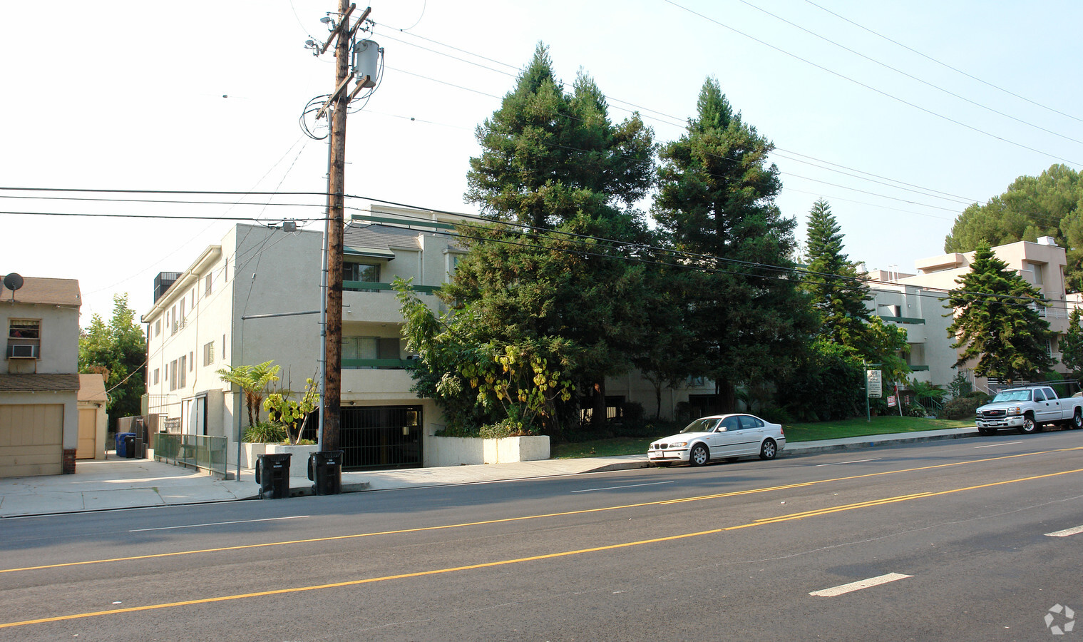 Photo - 15120 Magnolia Blvd Apartments