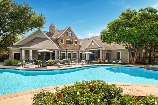Building Photo - The Lodge At Shavano Park Rental