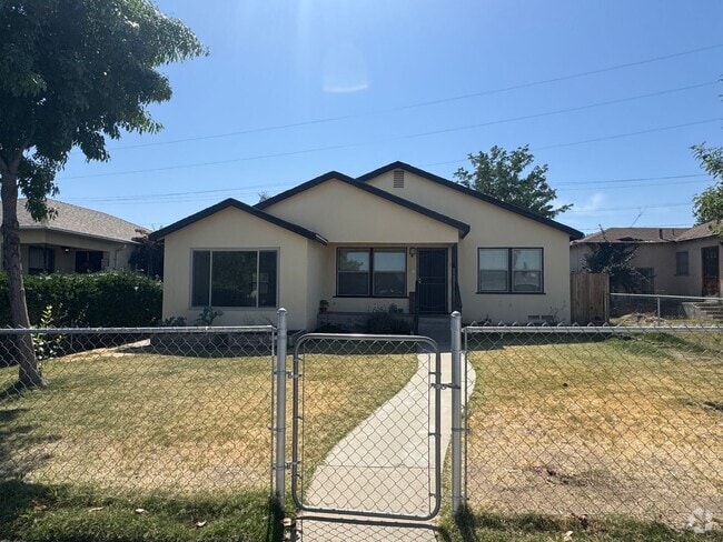 Building Photo - Charming 4-Bedroom Home