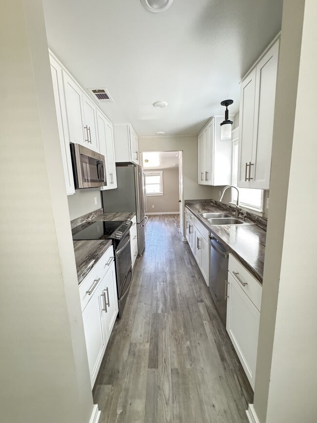 Photo - 115A Montrose Dr