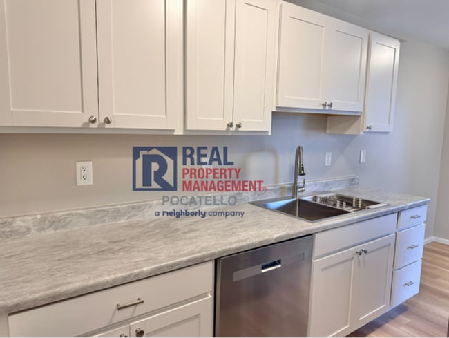 Photo - 3 Bedroom 1 Bath Apartment - newly remodeled