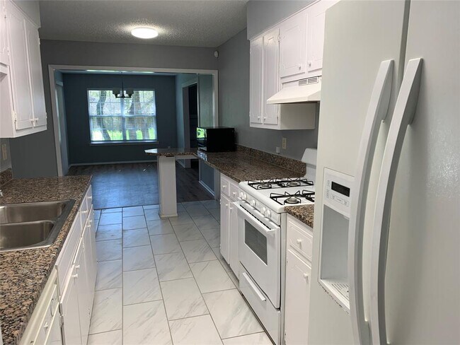 Photo - 10015 Woodland Village Dr