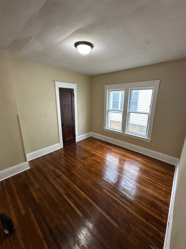 Building Photo - 1302 W 102nd St Unit 1st floor