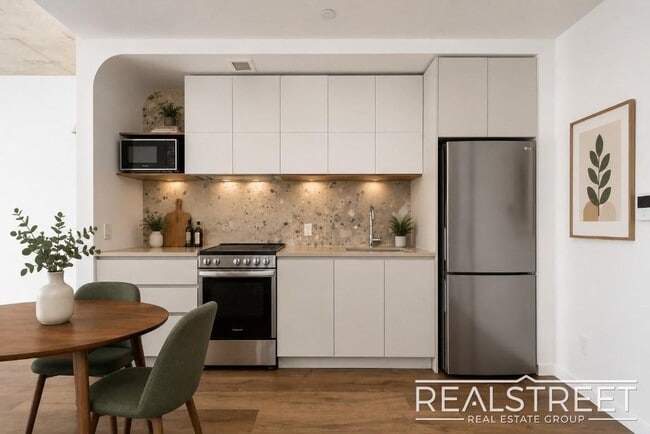 Building Photo - LUXURY 1 BED IN AMENITY PACKED BUILDING IN BUSHWICK Unit G-4E