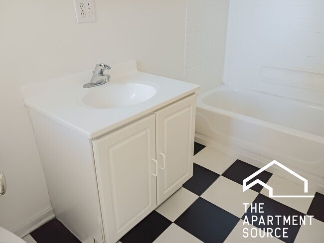 Photo - 1942 W Winona St Unit 3