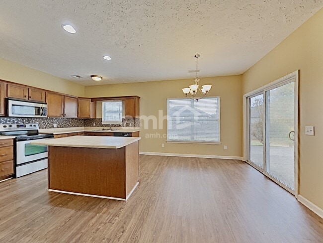 Photo - 533 Callie Ave