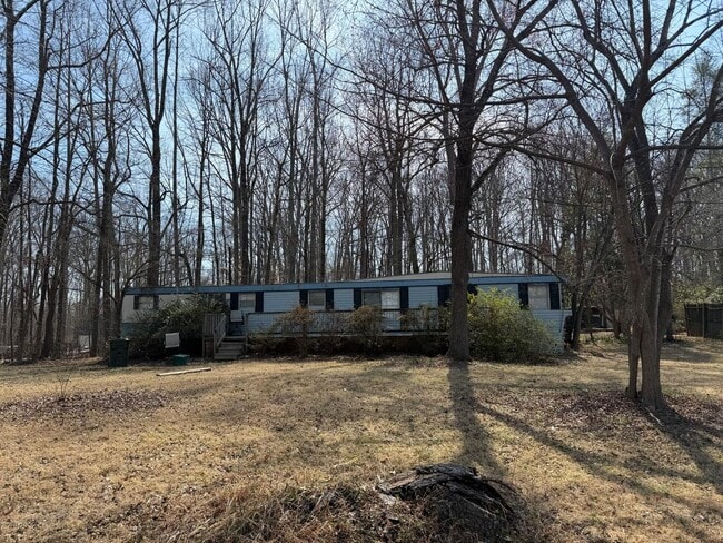 Building Photo - AVAILABLE NOW!