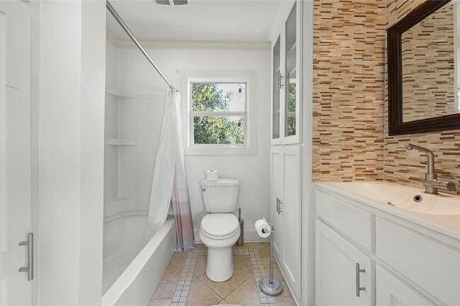 Photo - 1612 Vermont St