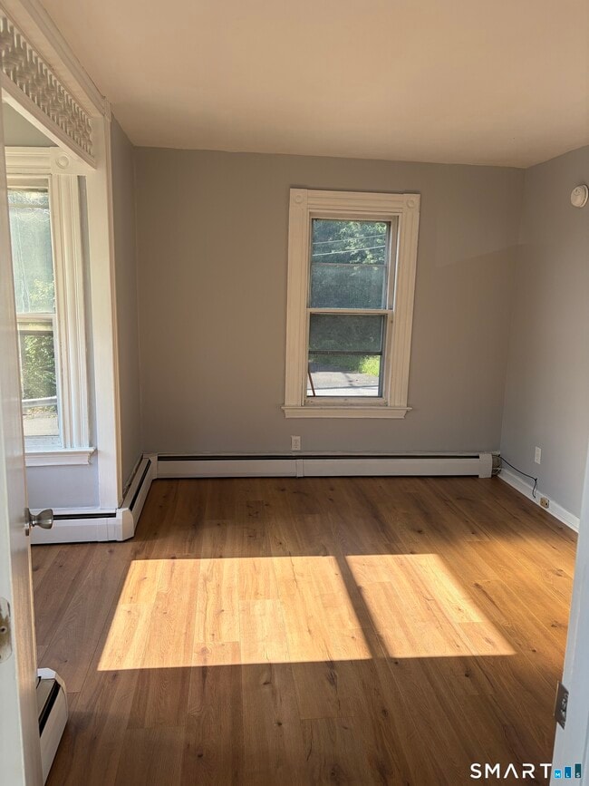 Photo - 323 Saybrook Rd