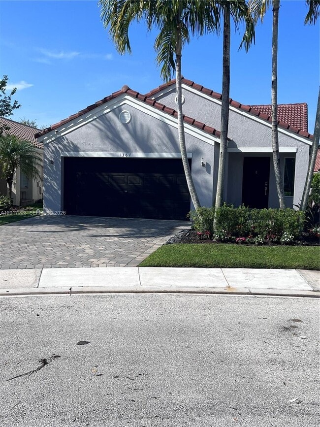 Photo - 1367 Plumosa Way