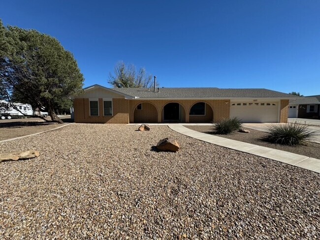 Building Photo - Comfy & Spacious 3 Bed Home! Mesa School D...