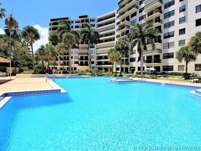 Photo - 2900 NE 14th Street Causeway Unit 405