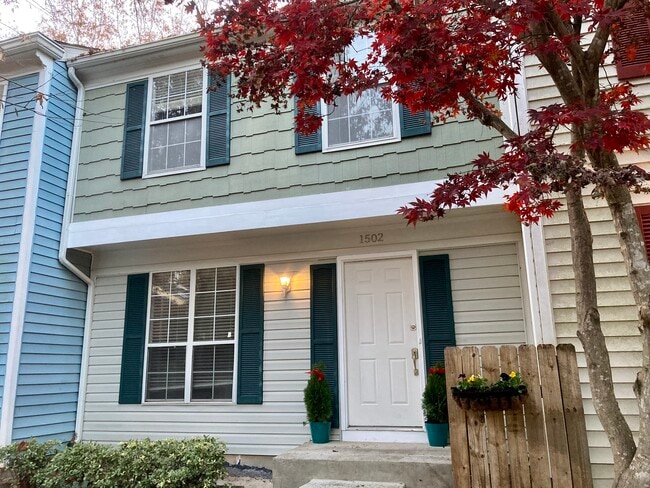 Frente - 1502 Queen Anne Ct