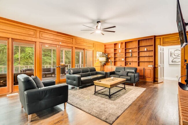 Photo - 6043 Giles Rd Unit SI ID1569852P