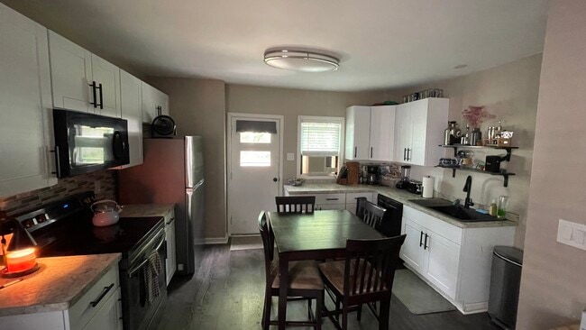 Building Photo - 28-30 Columbia Ave Unit 2