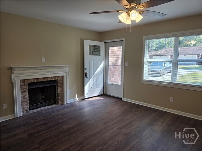 Photo - 312 W 5th St