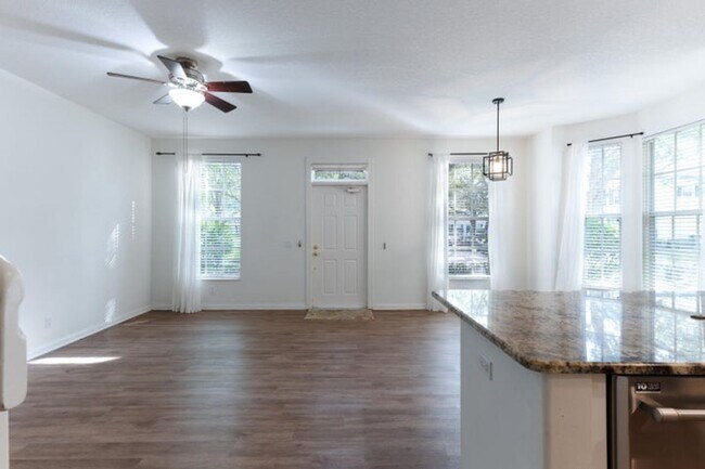 Photo - 340 Jacaranda Dr