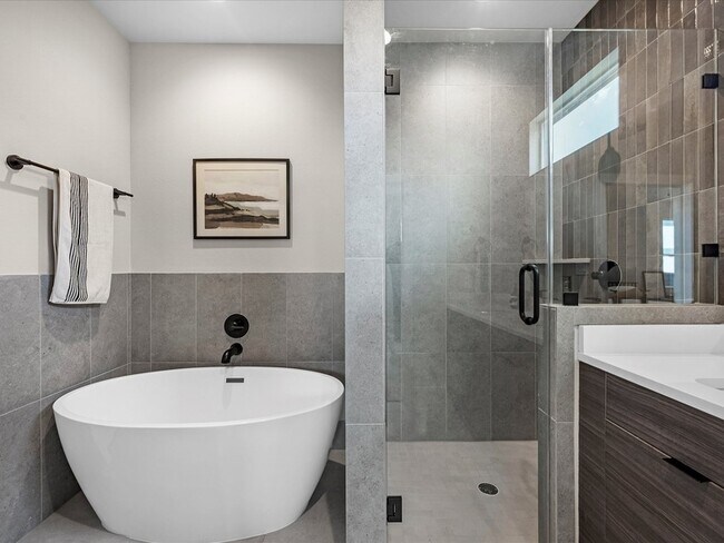 Photo - 307 Charlock St