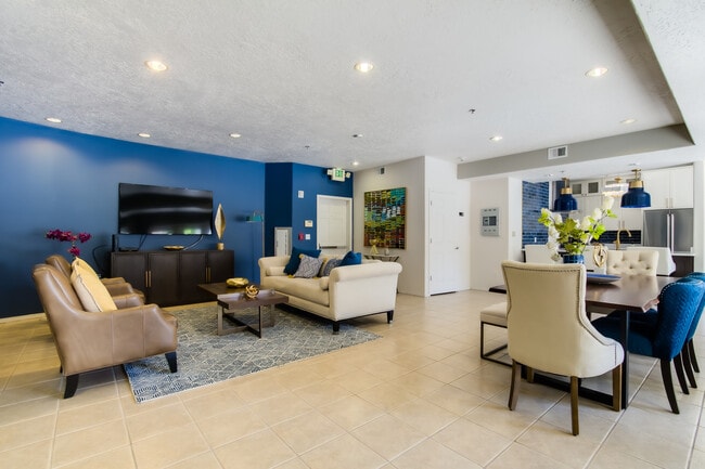 Huning Castle Apartments