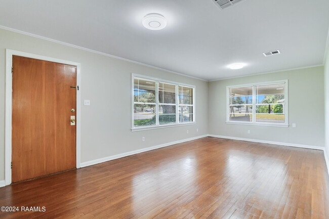 200 Montrose Ave