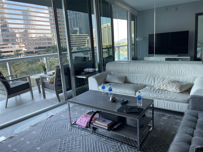 Photo - 495 Brickell Ave Unidad 703