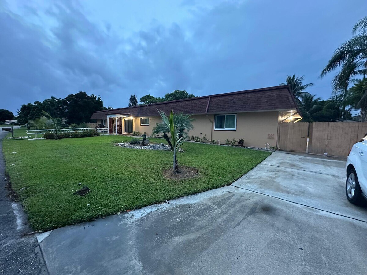 Photo - 1616 Crandon Ave