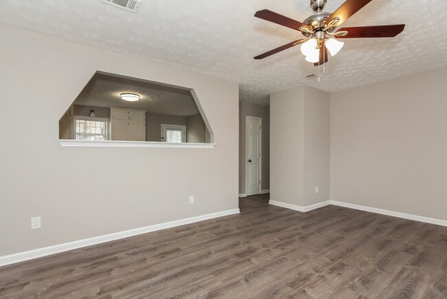 Photo - 915 Walnut Creek Ln