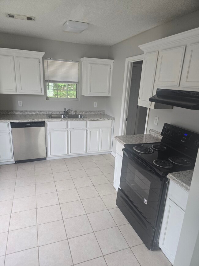 Photo - 642 Maplewood Dr