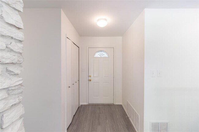 Photo - 906 Red Cliff Dr