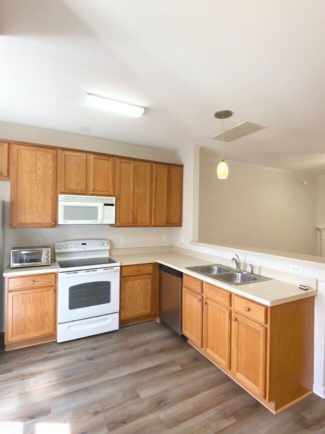 Photo - 330 Commons Dr