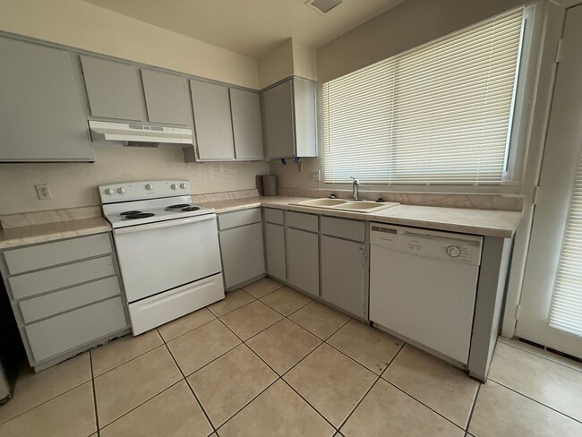 Photo - 3 Bed 2 Ba Condo