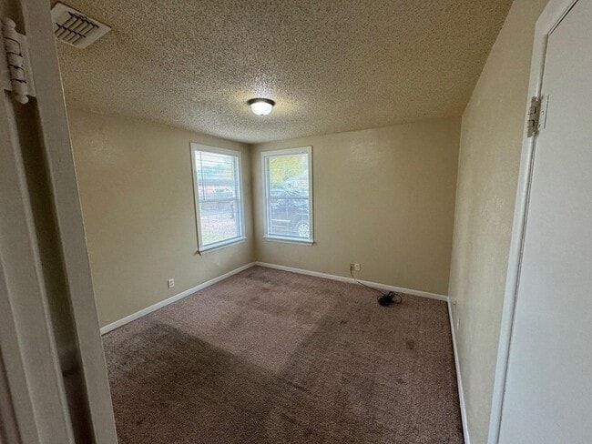 Photo - 435 Larry Dr