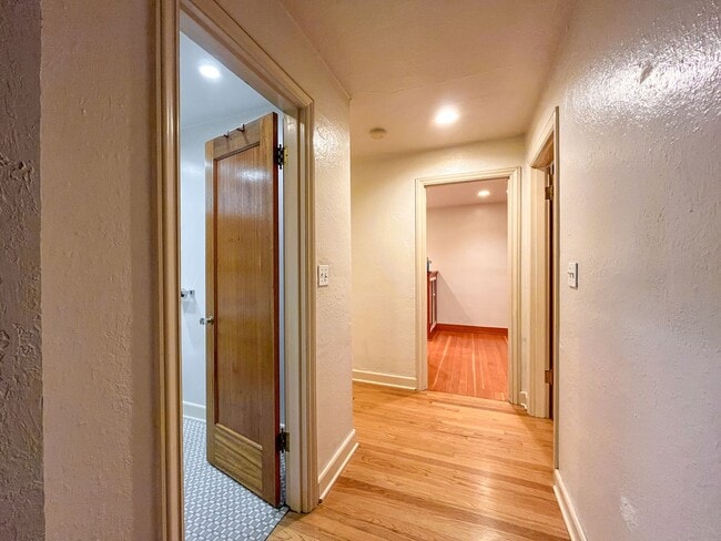 Photo - Charming 1bd/1bth U-District Condo, $1,550... Unit 102