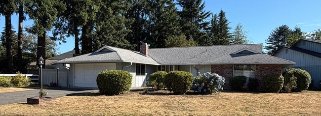 Building Photo - 4 Bed / 2.5 Bath Bellevue rambler $4,295/month