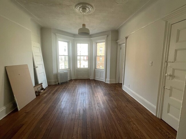 Building Photo - 27 48th St