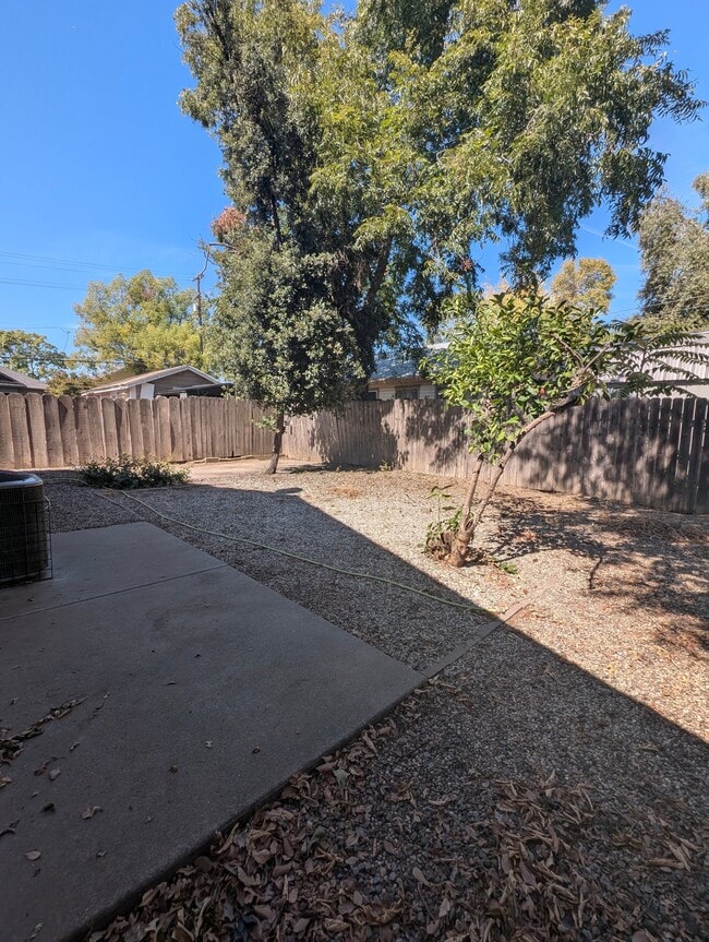 Photo - 930 Bird St