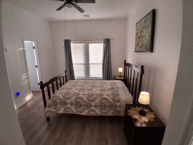 Photo - 2036 Cloverdale Ln