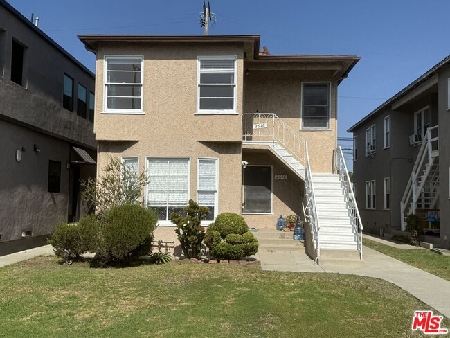 Building Photo - 2618 S Barrington Ave Rental