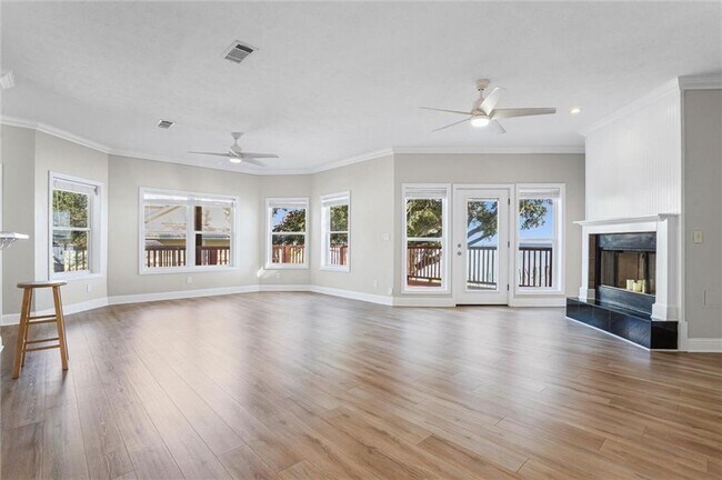 Photo - 3917 Bayfront Rd