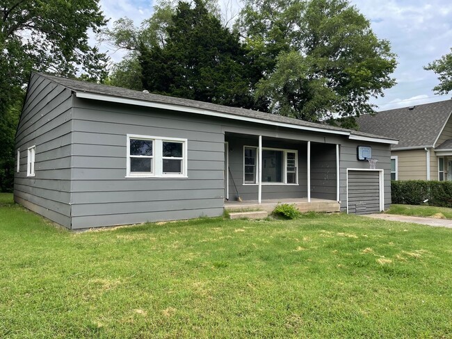 $1095 - 4 bed 1 bath - Single Family Home - $1095 - 4 bed 1 bath - Single Family Home