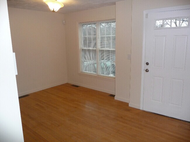 Photo - 104 Pond St Unidad 104