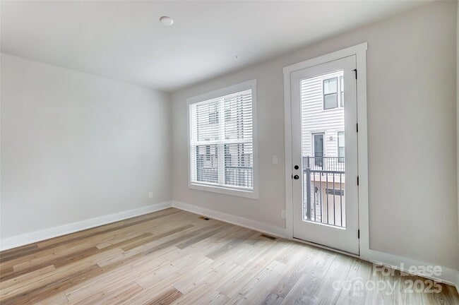 Photo - 525 W Tremont Ave