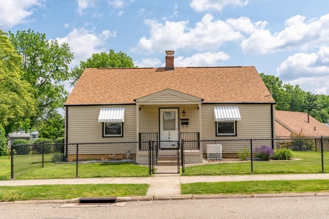 Building Photo - 1706 Jefferson Rd NE Rental